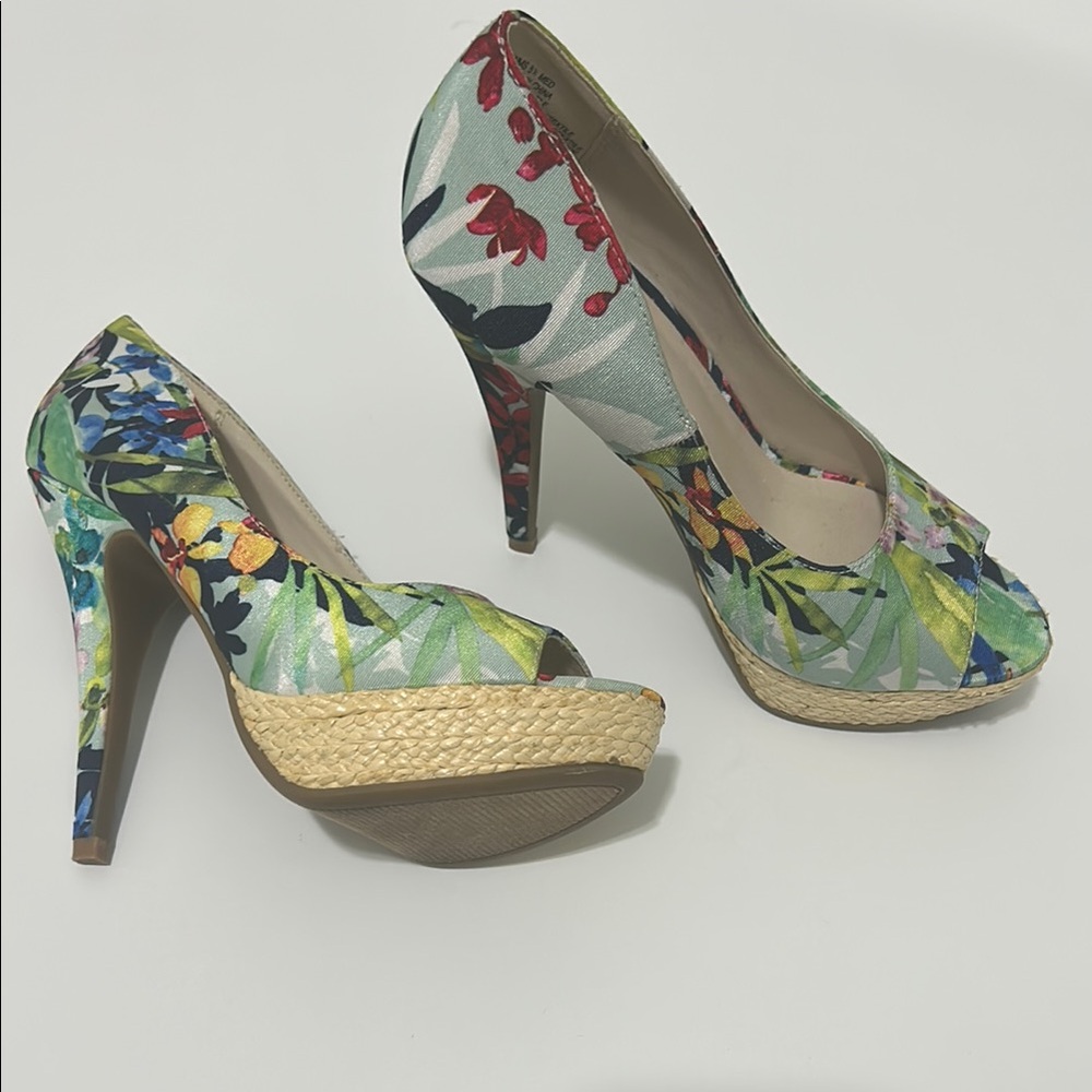 Apt. 9 Green and Red High Heels summer  board walk beach